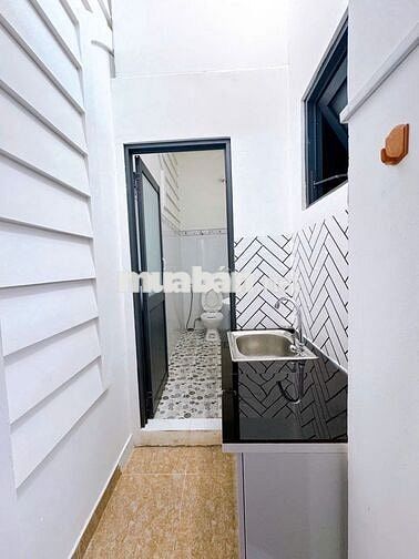 CHO THUÊ STUDIO TÁCH BẾP CỬA SỔ TRỜI LỚN FULL NỘI THẤT SÁT BÊN SÂN BAY