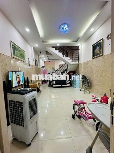 Nhà siêu đẹp full nội thất dt 4×15 trệt 1 lầu đúc 2pn 2wc hẻm xe hơi
