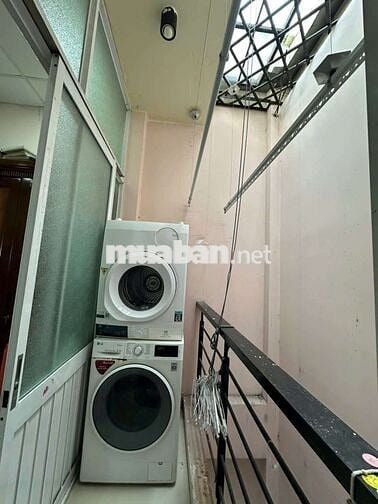 Nhà siêu đẹp full nội thất dt 4×15 trệt 1 lầu đúc 2pn 2wc hẻm xe hơi