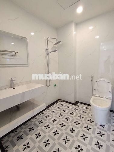 Cần bán gấp căn nhà mới ở Thạch Bàn- có sân cổng riêng, diện tích rộng
