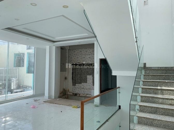 BÁN HOẶC CHO THUÊ TÒA NHÀ 5 LẦU  MẶT TIỀN CÓ THANG MÁY (7X17M)