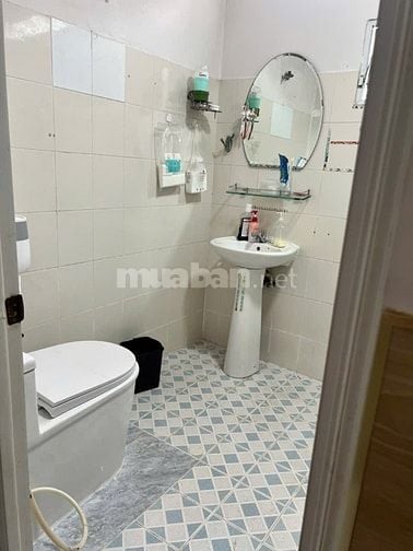Cho thuê Căn Hộ phường 25, Bình Thạnh, có sân nhỏ, đủ tiện nghi