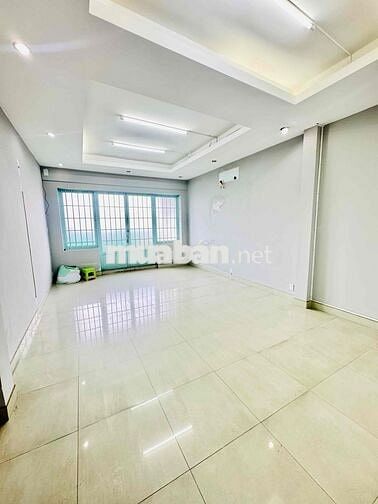 Cho thuê Nhà Mặt tiền gần chợ , gần siêu, thị tại Quận 10