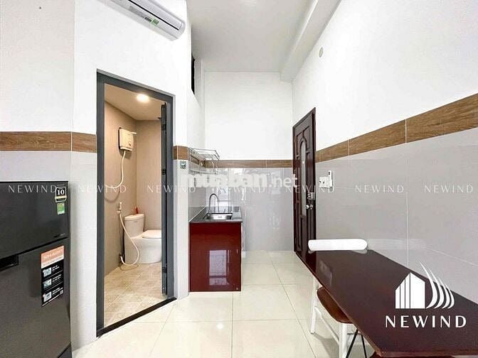 Cho thuê phòng ban công ngay khu HimLam ngay chân Cầu Kênh Tẻ Sát Q4,1