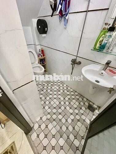 GẤP!!Vợ chồng bác sĩ đậu visa cần sang tên căn Hoàng Hoa Thám để đi Mỹ
