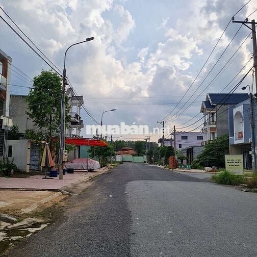 Chủ cần bán lô đất ngay vị trí đẹp A7/32 KDC LAVENDER .
Đường vỉa hè 2