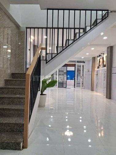 Bán nhà đường Bình Long, Tân Phú, diện tích 55m2, 3 phòng ngủ, hẻm sạc