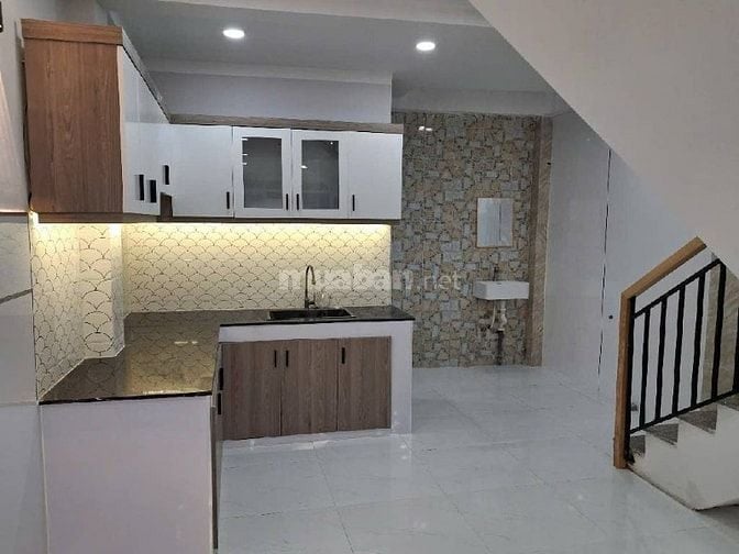 Bán nhà đường Bình Long, Tân Phú, diện tích 55m2, 3 phòng ngủ, hẻm sạc