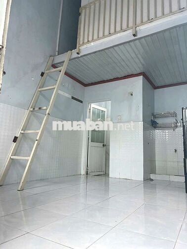 Nhà mặt tiền nằm trong hẻm 520 đối diện KDT VẠN PHÚC