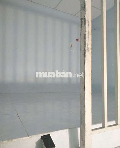 Nhà mặt tiền nằm trong hẻm 520 đối diện KDT VẠN PHÚC