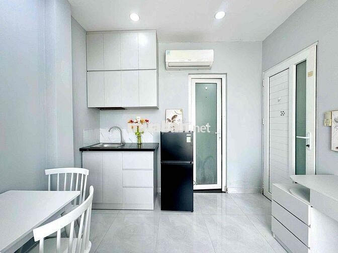 CĂN HỘ Q1_THANG MÁY_HẺM Ô TÔ_SẠCH SẼ_BAN CÔNG_FULL NTHAT_ÁNH SÁNG TỐT