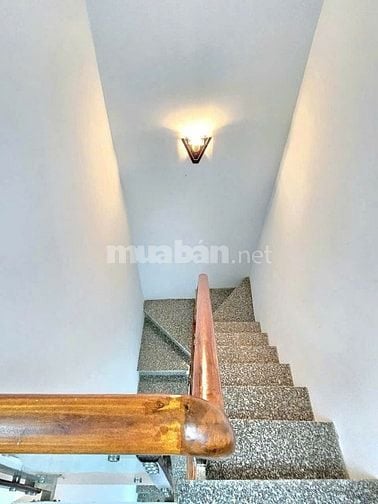🔥🔥🔥Nhà bán sổ hồng 2 lầu hẻm xe hơi. Gần Phú Mỹ Hưng quận 7🔥🔥🔥