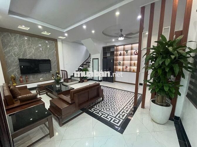 Tôi Cần bán nhà phố  LÊ DUẨN _Đống Đa 5 tầng xây mới