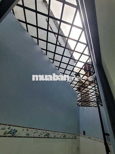 NHÀ MỚI 100% KHU VỰC AN NINH GẦN CHỢ TRƯỜNG HỌC GIÁP TÂN BÌNH