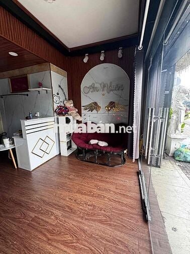 cần sang mbkd đường lớn tô ký quận 12 , 8tr/tháng