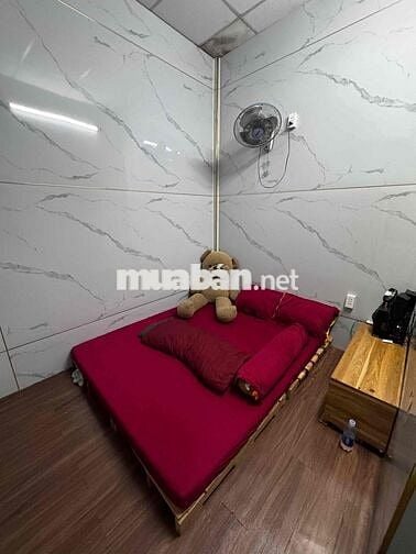 cần sang mbkd đường lớn tô ký quận 12 , 8tr/tháng
