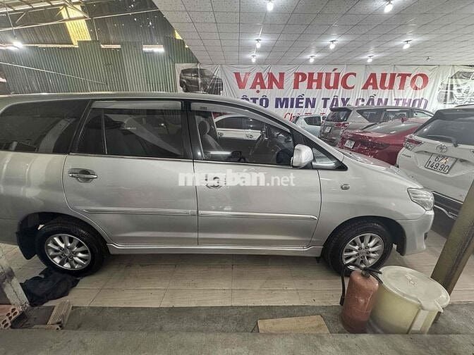 Toyota Innova 2013 2.0E - 172340 km