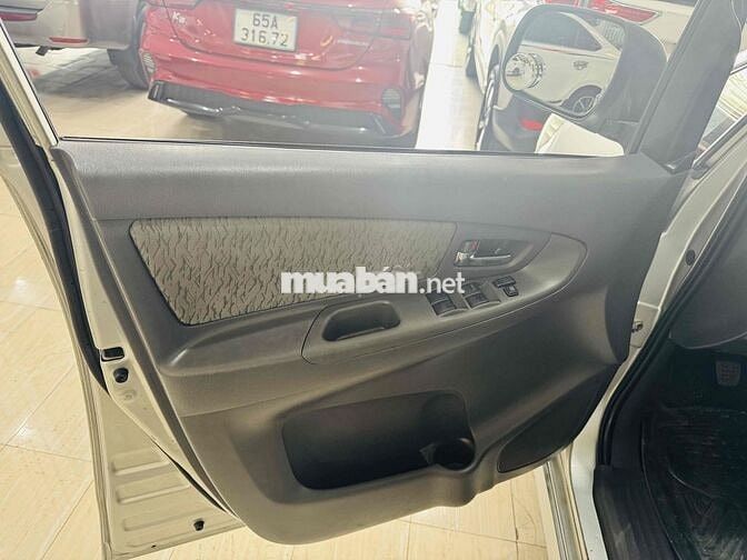 Toyota Innova 2013 2.0E - 172340 km