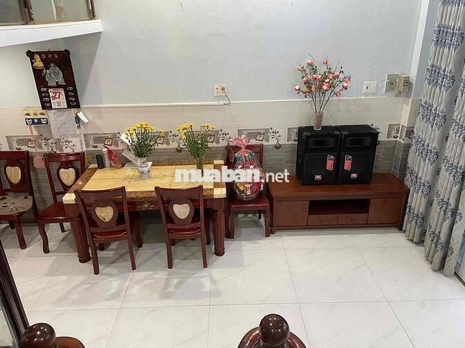 Tầng trệt nhà trọ ngã tư Huỳnh Tấn Phát và Nguyễn Thị Thập