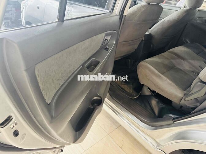 Toyota Innova 2013 2.0E - 172340 km
