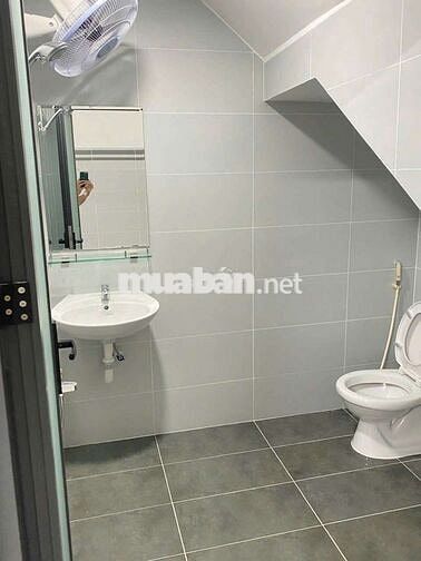 Cho thuê nhà nguyên căn dt 4,5×20,có 2pn,2wc, nhà mới mặt tiền đường