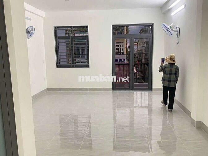 Cho thuê nhà nguyên căn dt 4,5×20,có 2pn,2wc, nhà mới mặt tiền đường