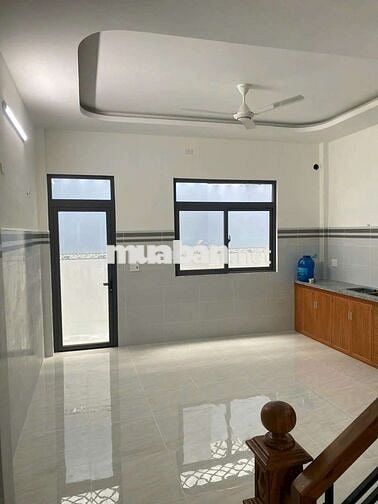 Cho thuê nhà nguyên căn dt 4,5×20,có 2pn,2wc, nhà mới mặt tiền đường