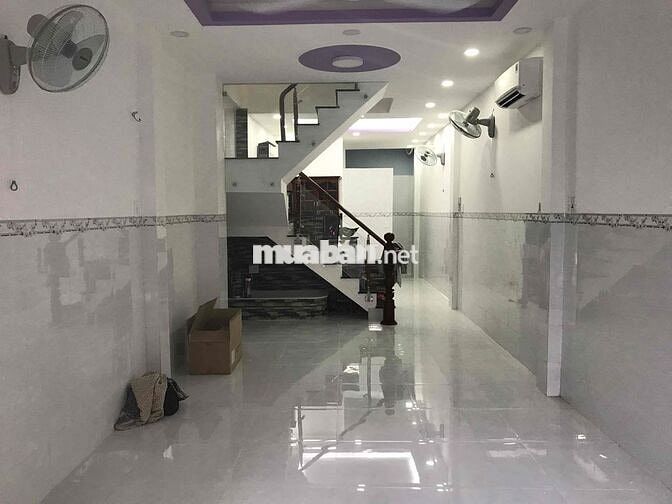 cho thuê phòng trong nhà nguyên căn ở lầu 1 ở lâu dài , có ban công
