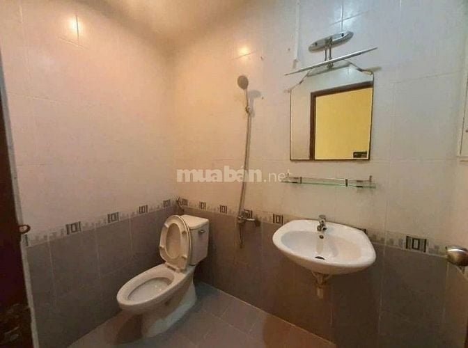 Cho thuê nhà hẻm 6m(XH) Nguyễn Đình Chiểu, P.4, Q.3 giá 15tr