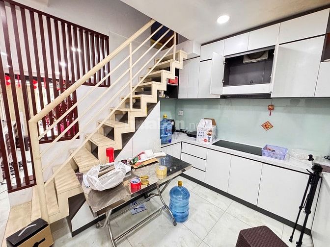 Cho thuê nhà hẻm 6m(XH) Nguyễn Đình Chiểu, P.4, Q.3 giá 15tr