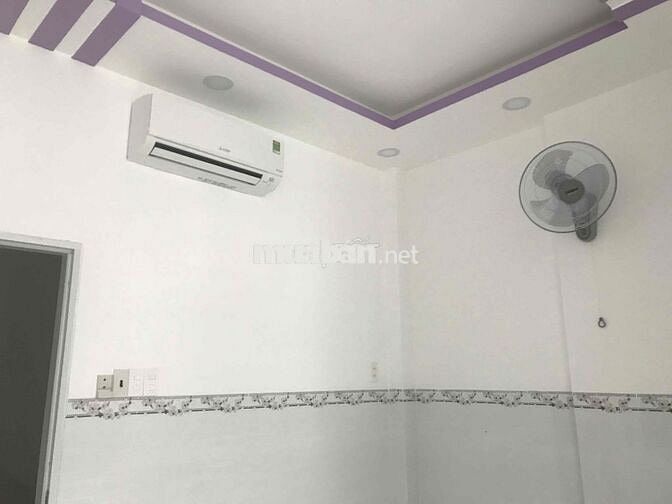 cho thuê phòng trong nhà nguyên căn ở lầu 1 ở lâu dài , có ban công
