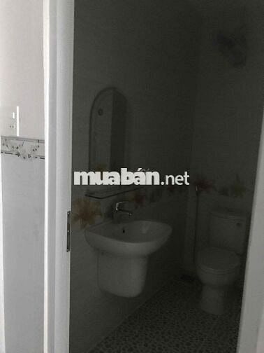 cho thuê phòng trong nhà nguyên căn ở lầu 1 ở lâu dài , có ban công