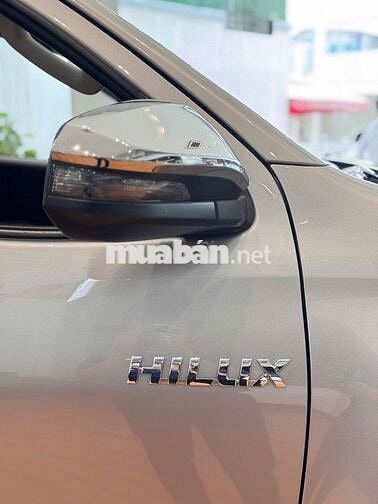 Toyota Hilux DẦU SỐ TỰ ĐỘNG 1 CẦU màu bạc 2020