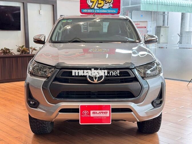 Toyota Hilux DẦU SỐ TỰ ĐỘNG 1 CẦU màu bạc 2020