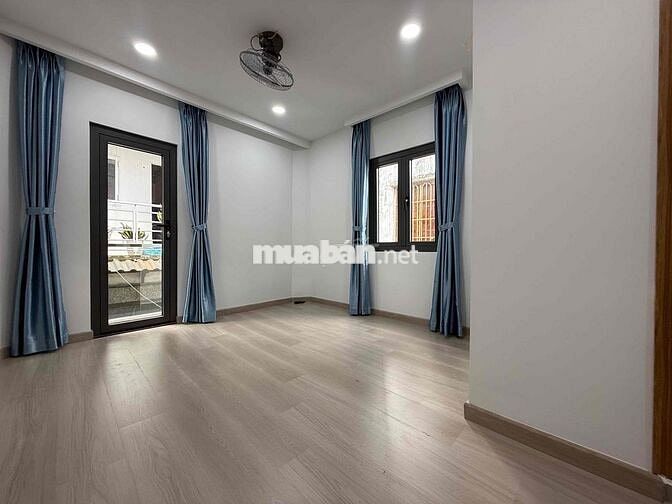 nhà riêng lẻ gần chợ Thị Nghè trệt lầu kiên cố , 2 mặt thoáng mát