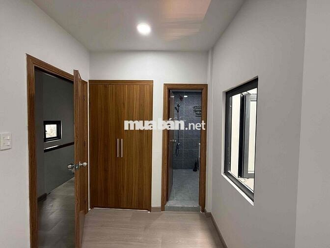 nhà riêng lẻ gần chợ Thị Nghè trệt lầu kiên cố , 2 mặt thoáng mát