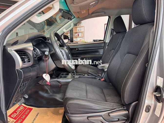 Toyota Hilux DẦU SỐ TỰ ĐỘNG 1 CẦU màu bạc 2020