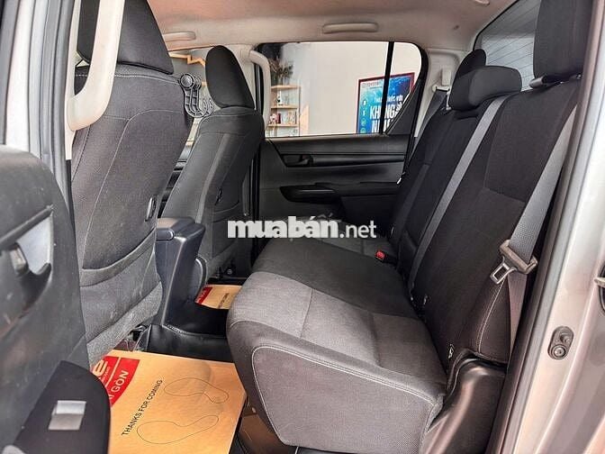 Toyota Hilux DẦU SỐ TỰ ĐỘNG 1 CẦU màu bạc 2020