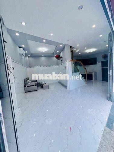 Bán Nhà Mặt Tiền Ngang 8m 3P Ngủ Q11 4 Tỷ Nhỉn