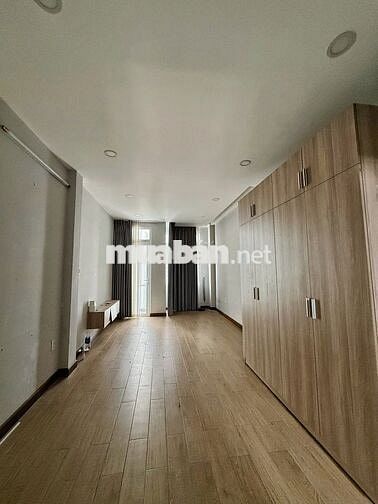 Cho thuê nhà hxh Nguyễn Trãi. NCT, Q1 3x10m T+3L - giá 25tr sàn suốt