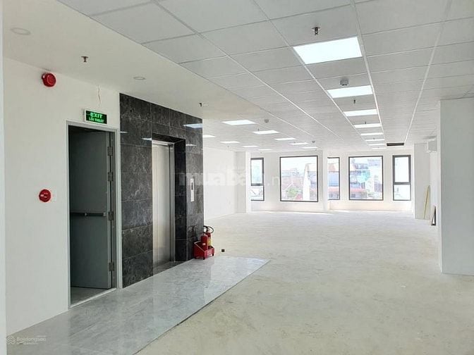 Tòa nhà văn phòng Lê Văn Sỹ, Tân Bình. DT 7.5x18m, hầm 6 tầng