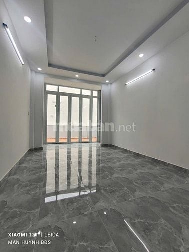 Nhà mới vào ở liền. Giá chỉ nhỉnh 7tỏi.