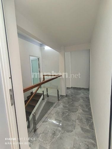 Nhà mới vào ở liền. Giá chỉ nhỉnh 7tỏi.