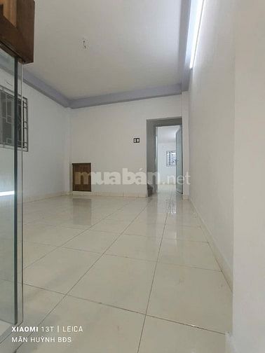 Nhà mới vào ở liền. Giá chỉ nhỉnh 7tỏi.