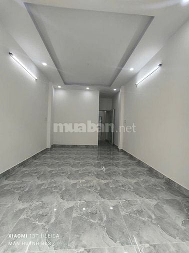 Nhà mới vào ở liền. Giá chỉ nhỉnh 7tỏi.
