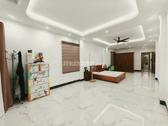 Bán nhà mặt đường to khu Đồng Tàu, thông ra đường Giải Phóng, lô góc,