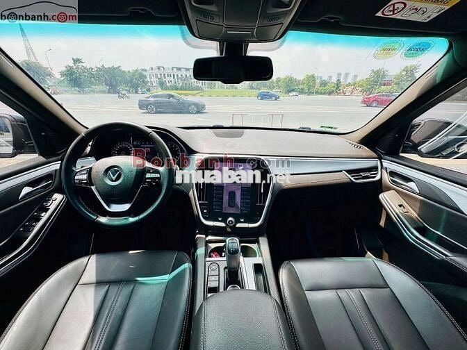 VinFast Lux SA2.0 2021 Premium 2.0 AT - 90000 km