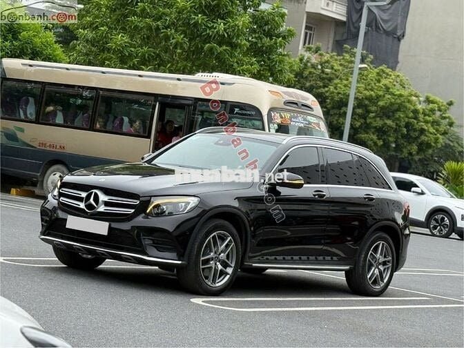 Mercedes-Benz GLC300 đen nội thất nâu Sản xuất 201