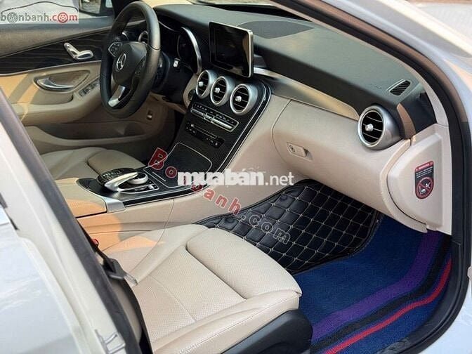 Mercedes Benz C200 2016Trắng nội thất kem.