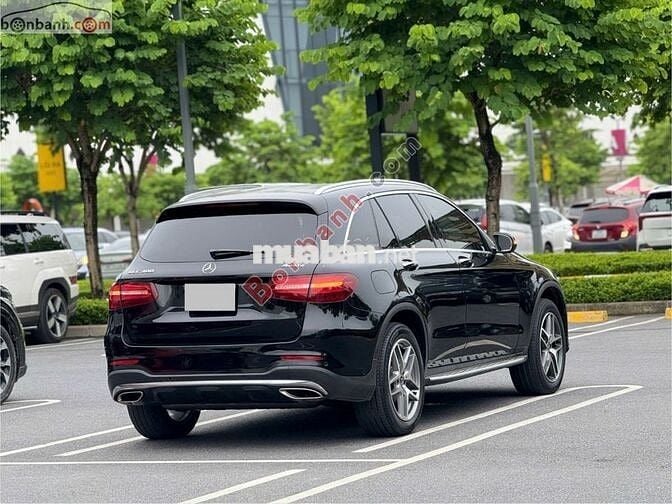 Mercedes-Benz GLC300 đen nội thất nâu Sản xuất 201